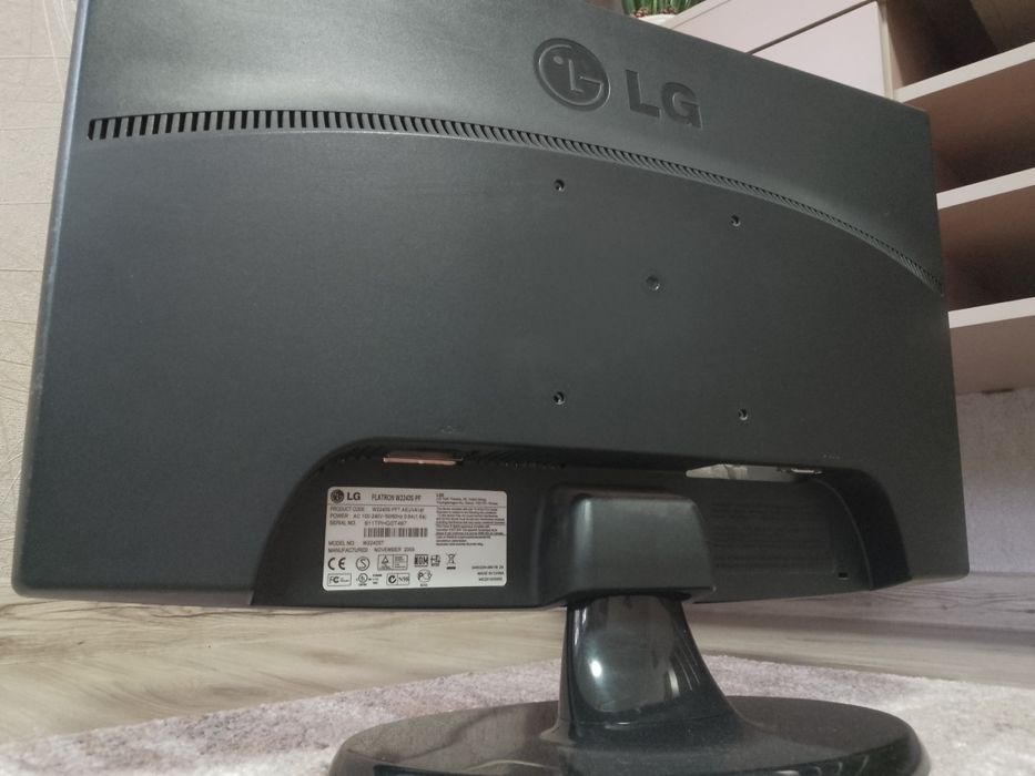 Монітор LG Flatron.