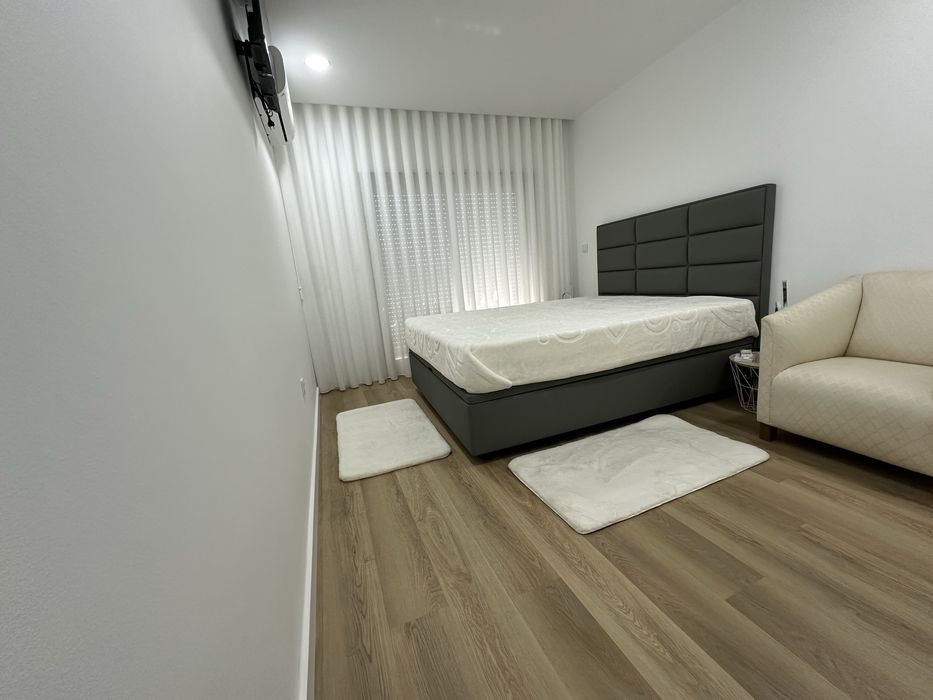 T2 mobilado com 2 suites centro de penafiel