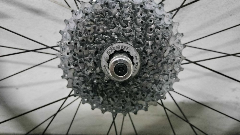 Rolo de Treino TACX Satori e Par de Rodas 26 Completas