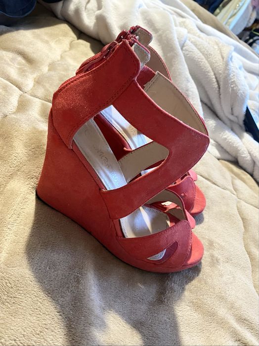 Buty na koturnie damskie