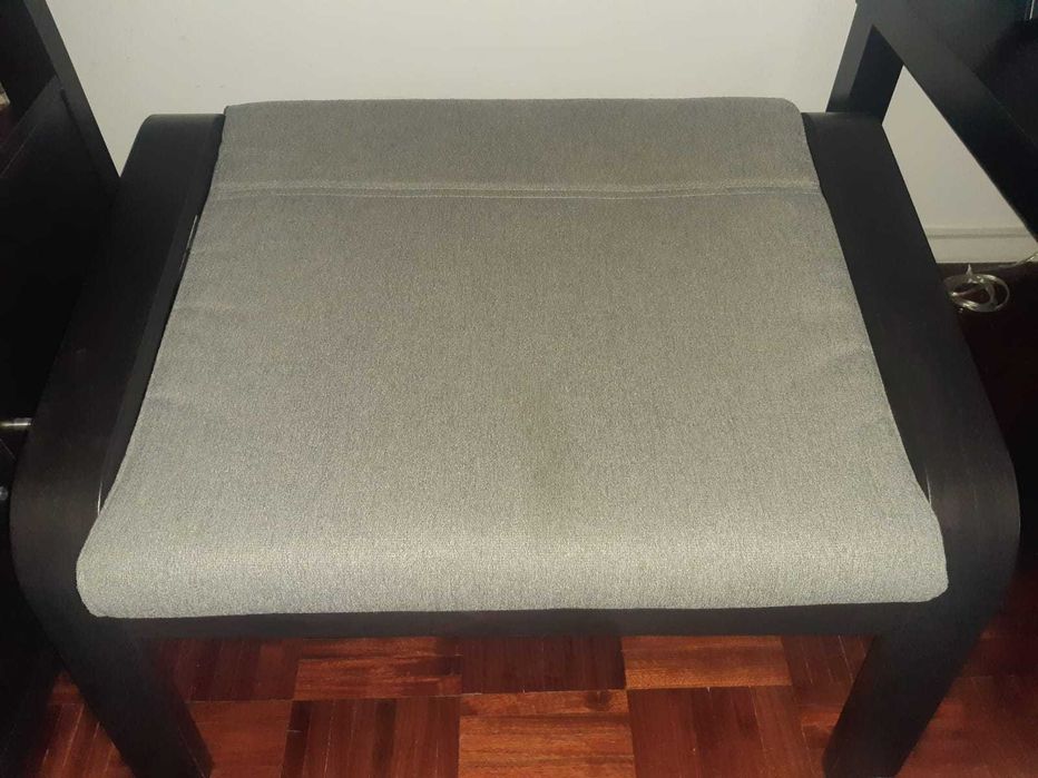 Repousa-pés cinzento