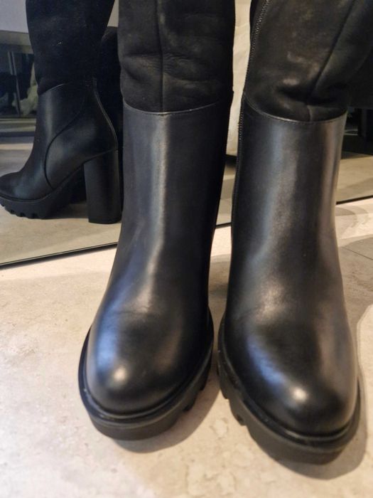 Czarne skórzane kozaki KAZAR na wygodnym obcasie i koturnie r.37