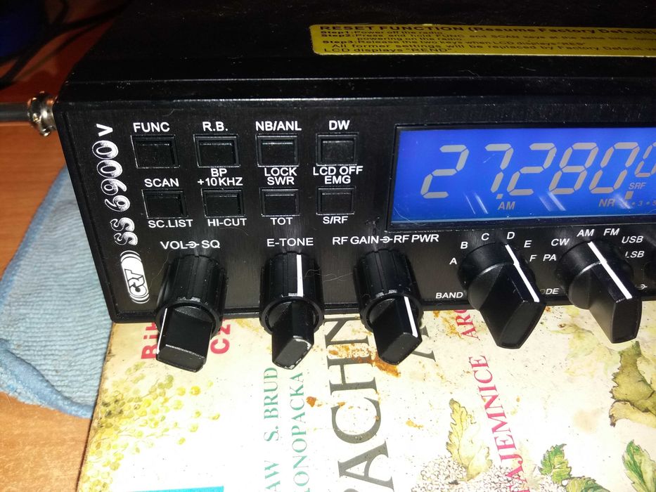 CB radio crt 6900 V8