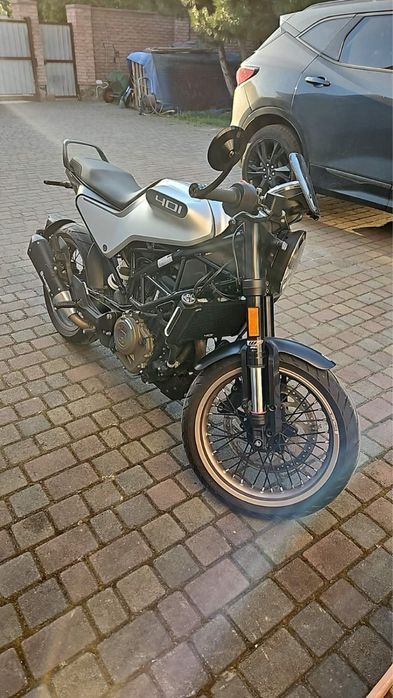 Husquarna Vitpilen 401 (ktm duke 390)