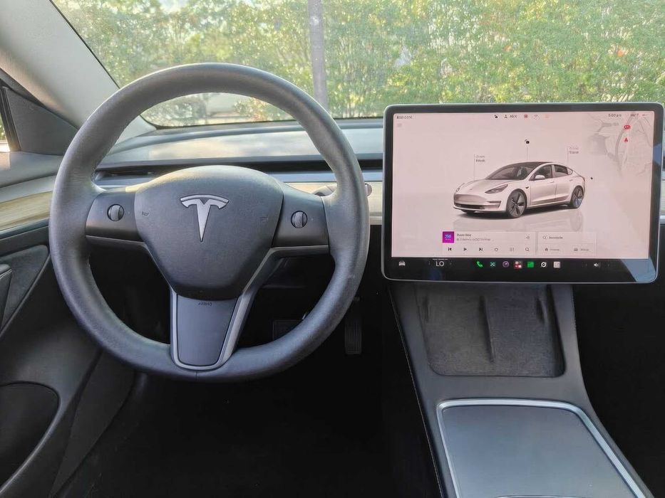Tesla Model 3 Long Range      2022
