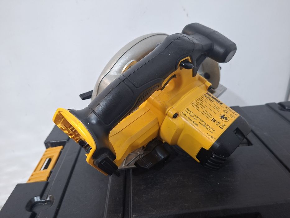 Пила дисковая аккумуляторная DeWALT DCS391