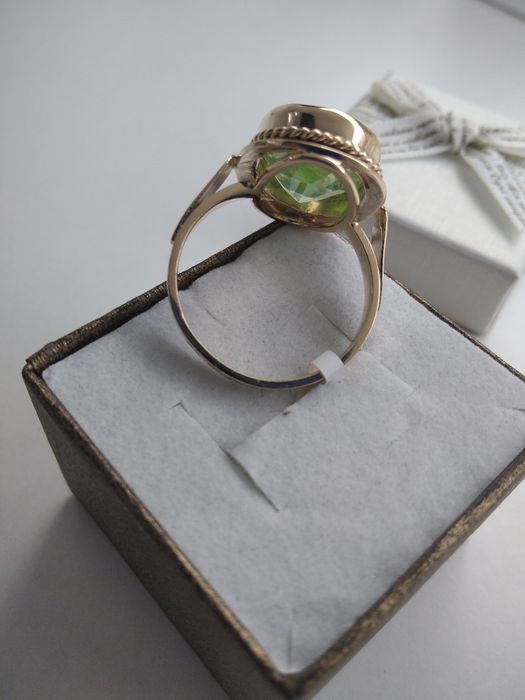 Złoty pierścionek z jasno zielonym kamieniem złoto 583 rozmiar 23 833