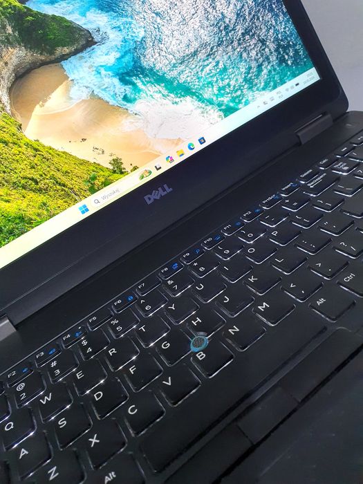 Dell Latitude FullHD 250nit!!! intel®core™i7/AMD® Radeon R7™ M360/SSDNvme/Bluetooth/Lan/PC/Win11