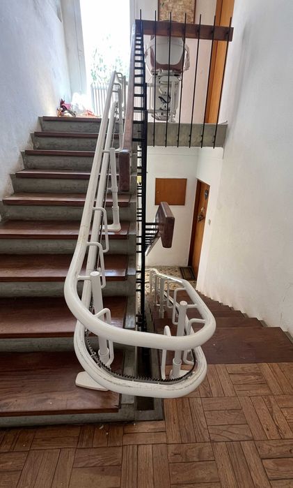URGENTE Elevador de Escadas Curvo Stannah Siena – Com garantia até 05 2028 Levantamento até 2 de agosto.