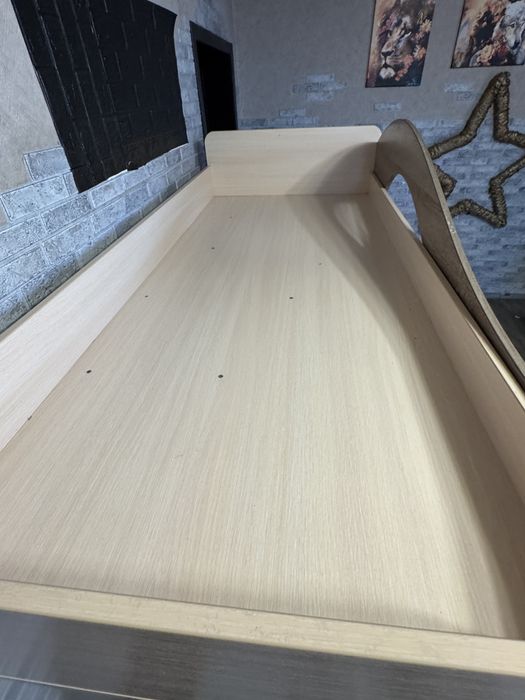 Детская кровать чердак со столом и шкафом