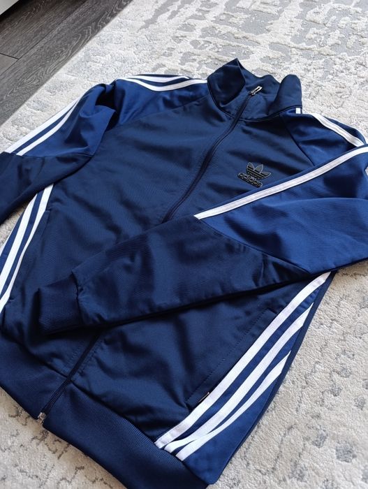 Чоловічий спортивний костюм