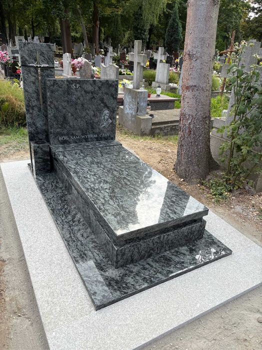 Nagrobek granitowy 97 BRYŁA