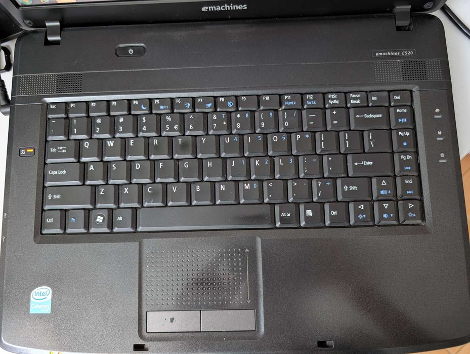 Laptop eMachines E520 / Windows 7 / sprawny / zasilacz