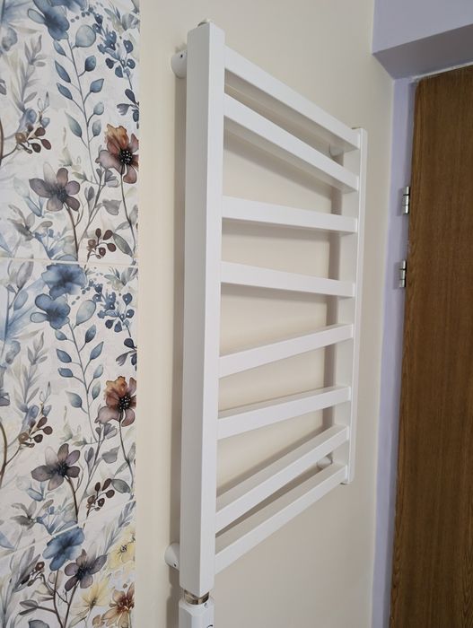 Grzejnik łazienkowy elektryczny 300W INOX BIAŁY