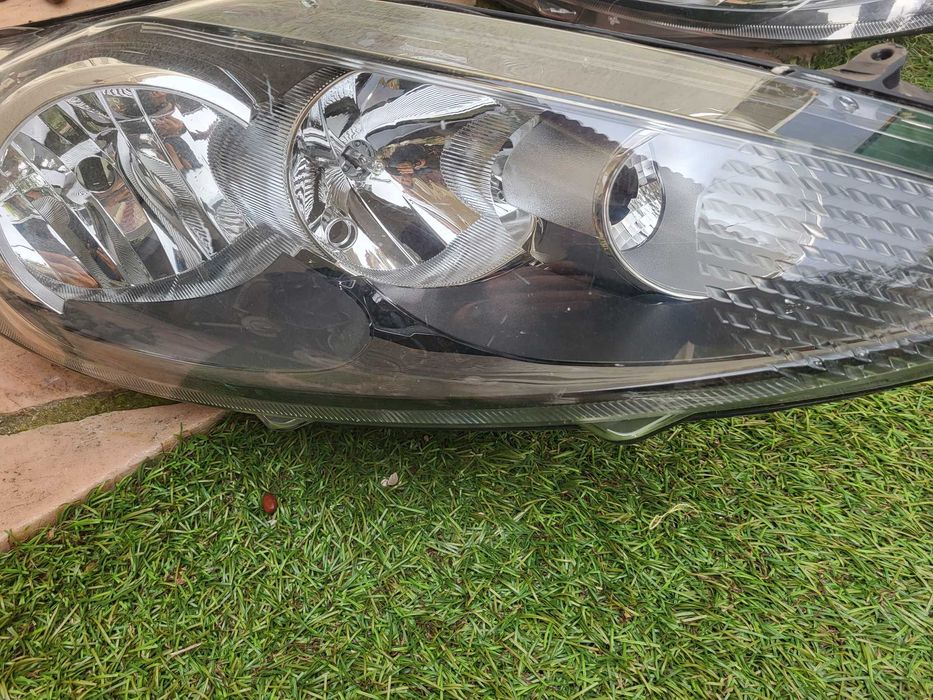 Farol Ford Fiesta 2008-2012  8A61-13W030-AJ