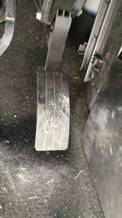 Pedal do acelerador RENAULT Twingo III (BCM_)