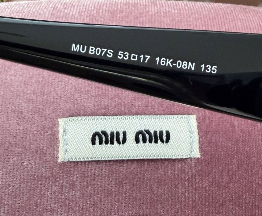 Сонцезахисні окуляри Miu Miu