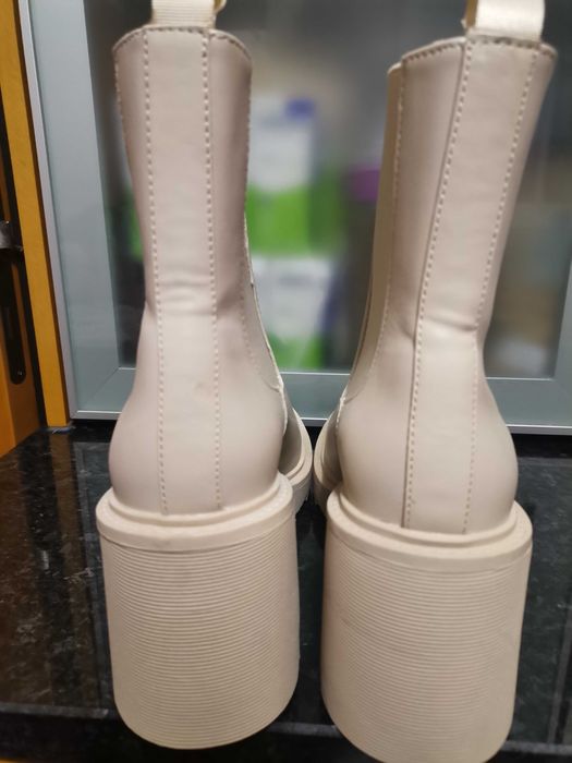 Botas beges Stradivarius NR 40