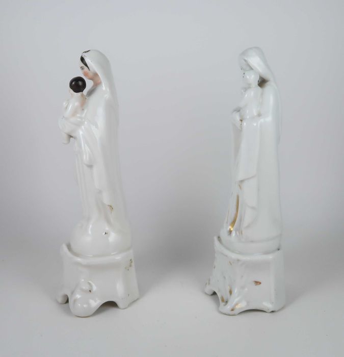 Esculturas Virgem Maria com o Menino - Porcelana Séc. XXI/XX