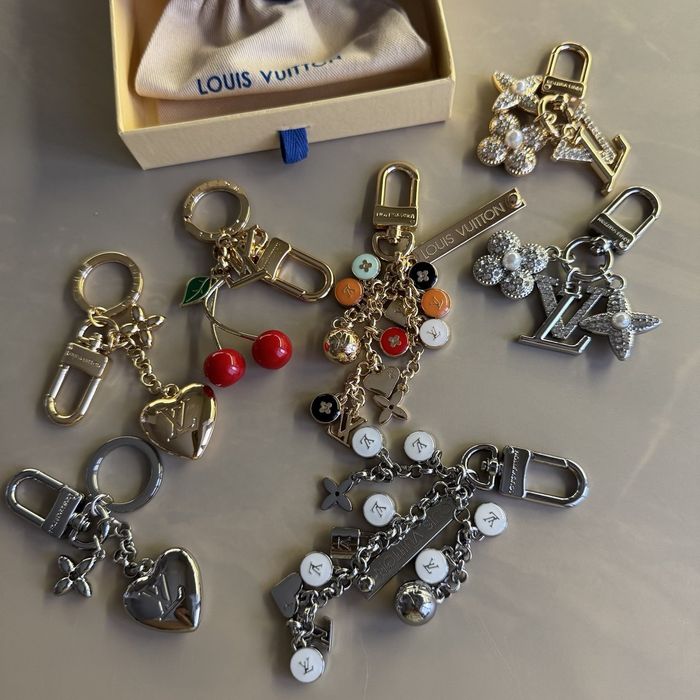 Louis Vuitton брелоки брелок LV
