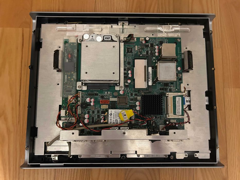 Komputer przemysłowy panelowy iEi model AFL-15A na części.