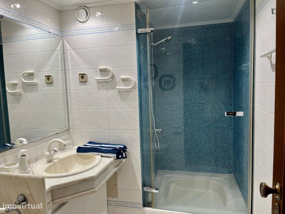 Quarto - localizado em Benfica Lisbon