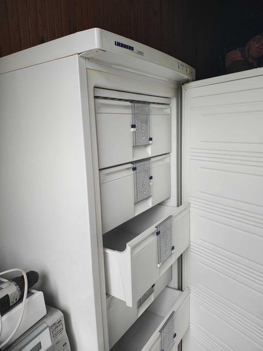 Lodówka praktycznie nowa nie używana