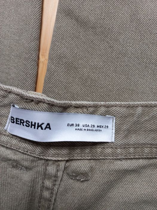 Jeansowe damskie bojówki cargo Bershka rozm 36, nałożone 1x