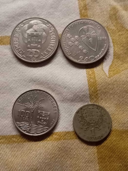 varias moedas de variadas épocas