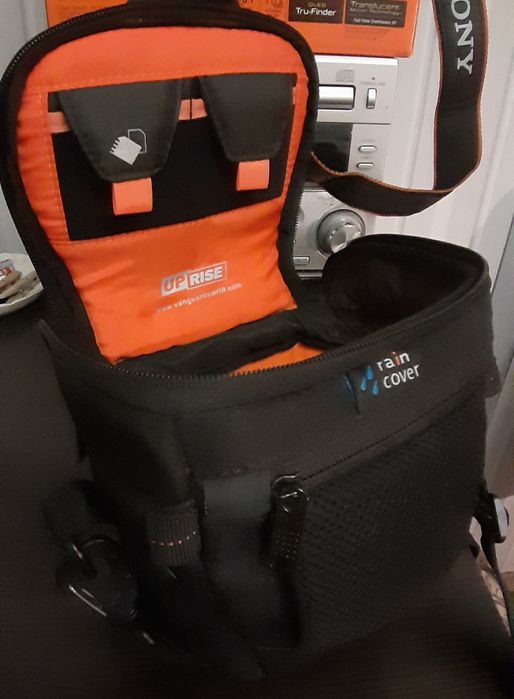 Продам фотоаппарат-зеркалку Sony alfa58 в идеале.