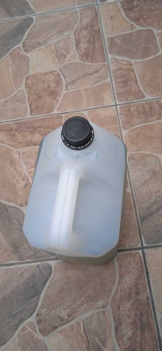 Garrafão de líquido de radiador novo, não respondo a mensagem.