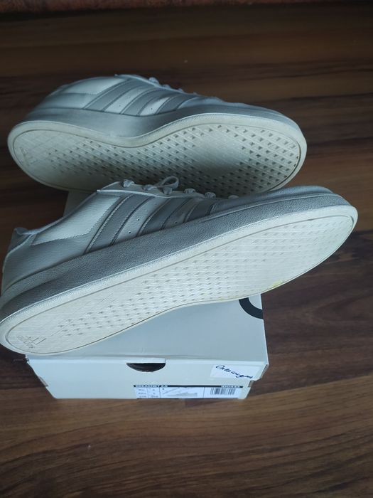 Кросівки adidas р. UK9