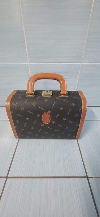 Valentino - kuferek + kosmetyczka - super stan