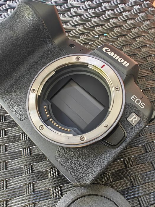 Máquina Canon EOS R