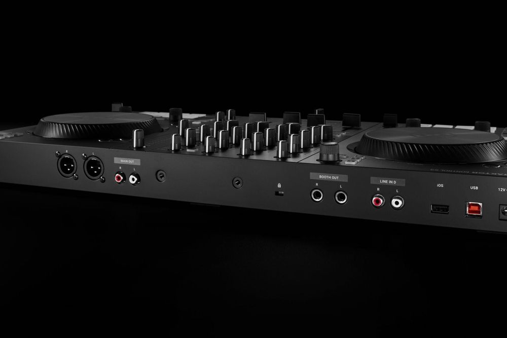 Aluguer de Controlador DJ - Traktor Kontrol S3