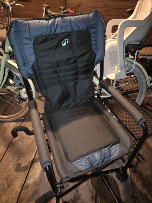 Fotel krzesło wędkarski Caperlan Essenseat 500 comfort z półka boczna