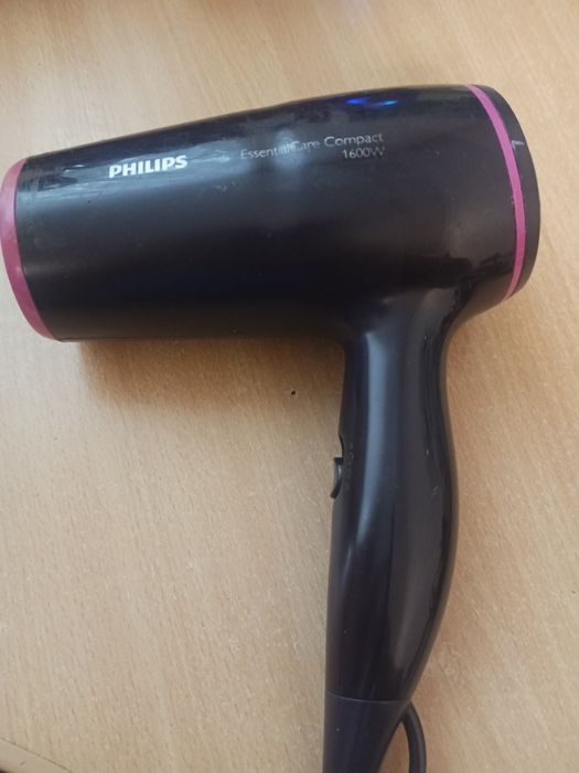 Фен Philips EssentialCare Compact 1600W