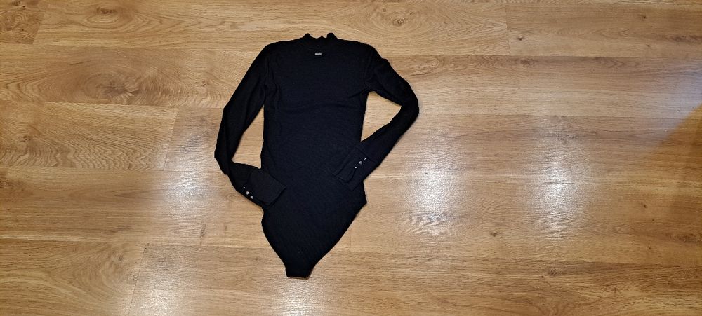 Czarne prążkowane body Mohito r. XS