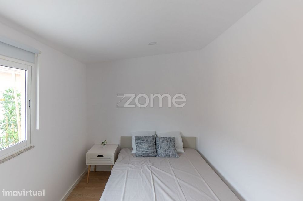 Conjunto de 3 casas independentes em Canelas