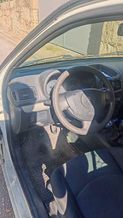 Renault Clio 1.5 dCi – 2002 | Económico e Fiável | 2.10