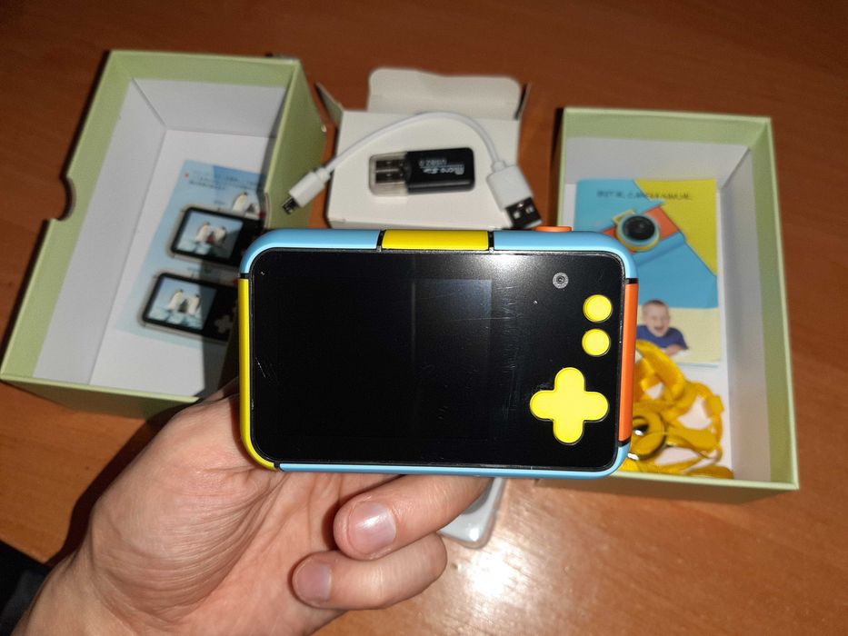 Дитячий фотоапарат  – спеціальна камера для дітей,