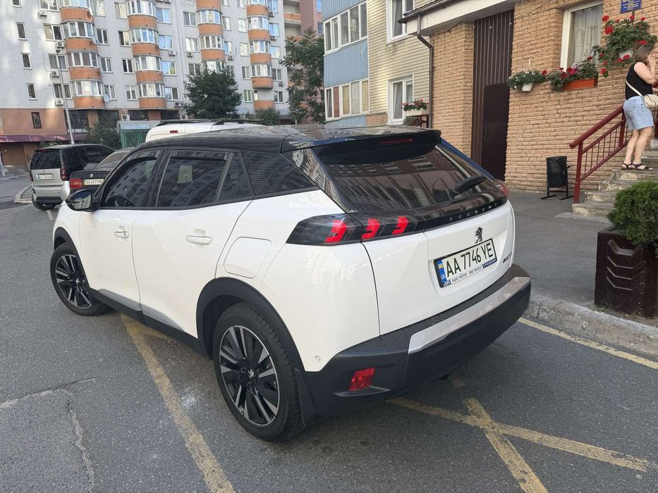 Peugeot e-2008 2021г