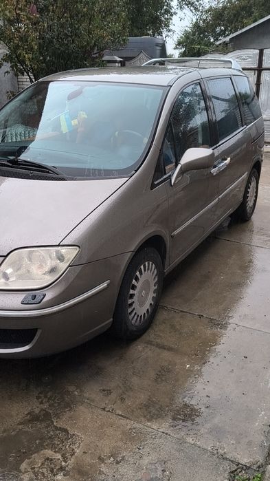 Продаєтьця Лянча федра