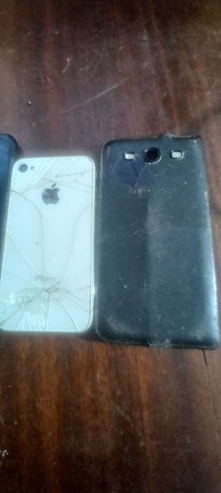 4 telemóveis para peças