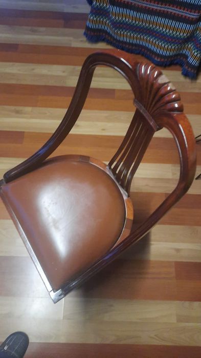 Mesa e 6 cadeiras em cerejeira