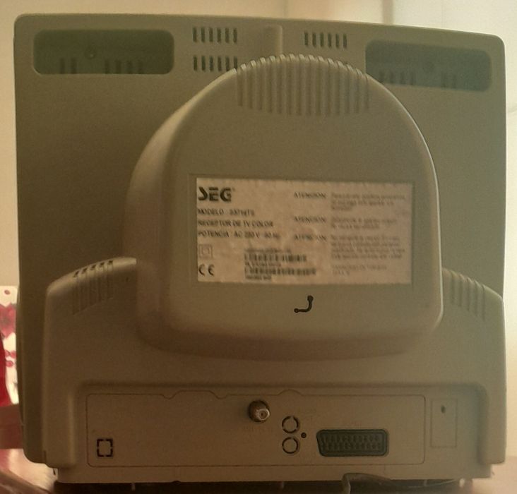 Vendo televisão pequena