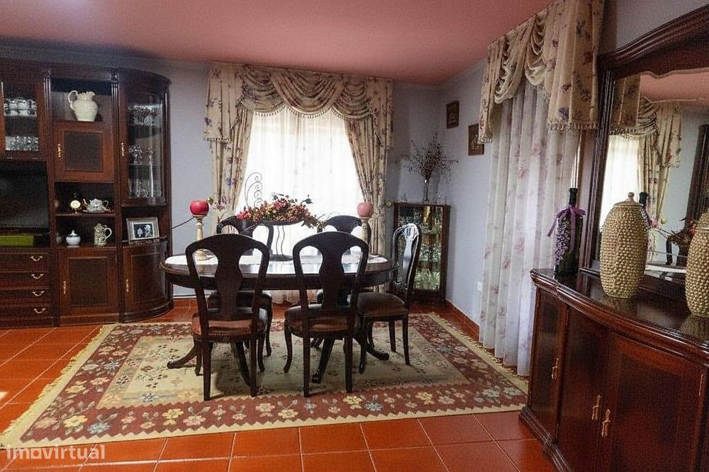 Moradia T5 para venda