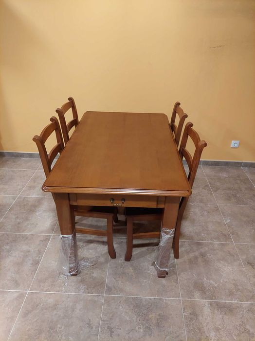 Mesa de Cozinha com 4 cadeiras