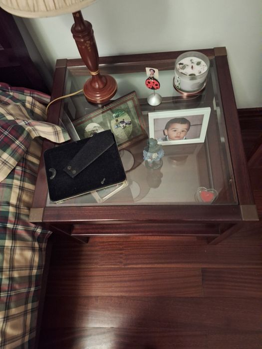 Mesa de apoio ou para quarto