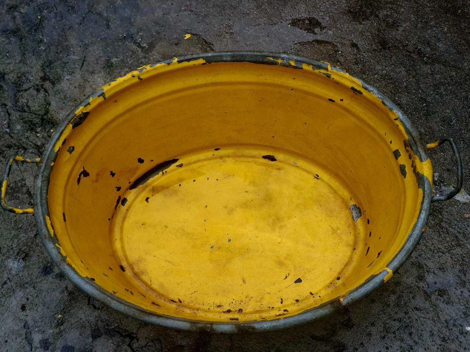 Bacia Vintage zincada oval.